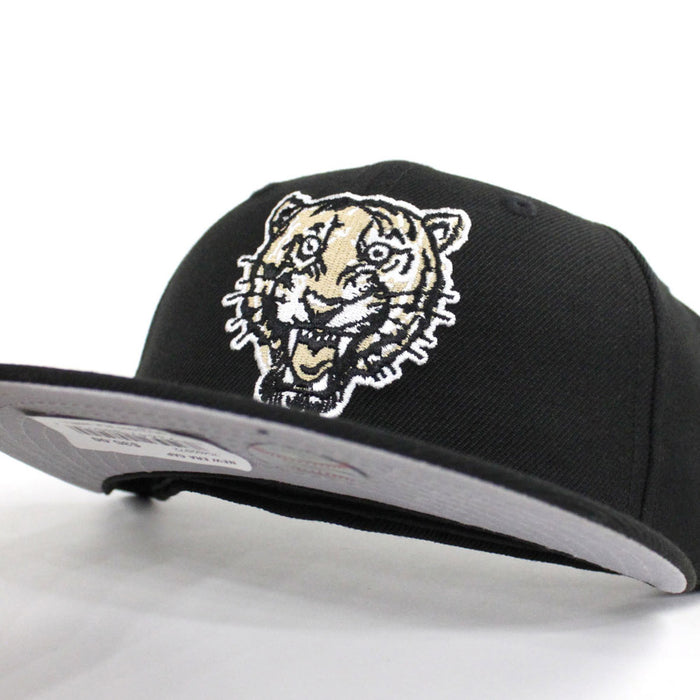 Detroit Tigers New Era 59Fifty Fitted Hat (Air Jordan 4 Wheat Black Gray Under Brim)