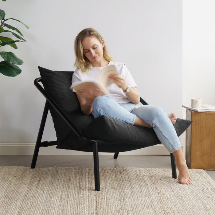 Fauteuil d'appoint Ayatt à structure métallique moderne et assise en toile